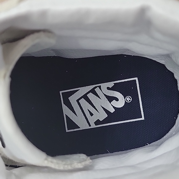 Van's SK8-Hi Brand new in the box authentic uper leather and textile. - Picture 11 of 13